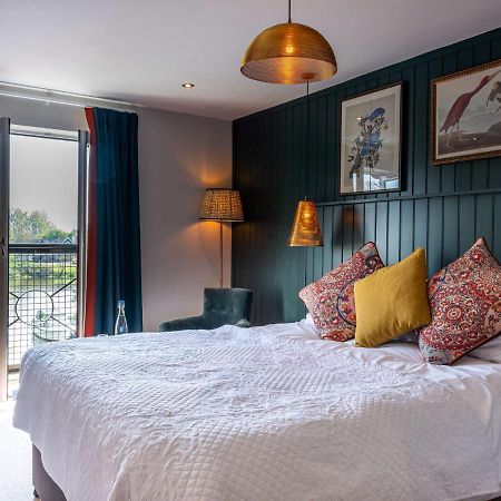 The Bridge Hotel Chertsey Exterior foto
