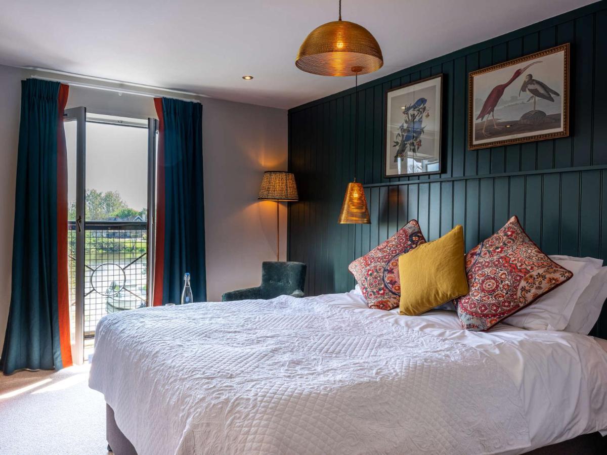 The Bridge Hotel Chertsey Exterior foto