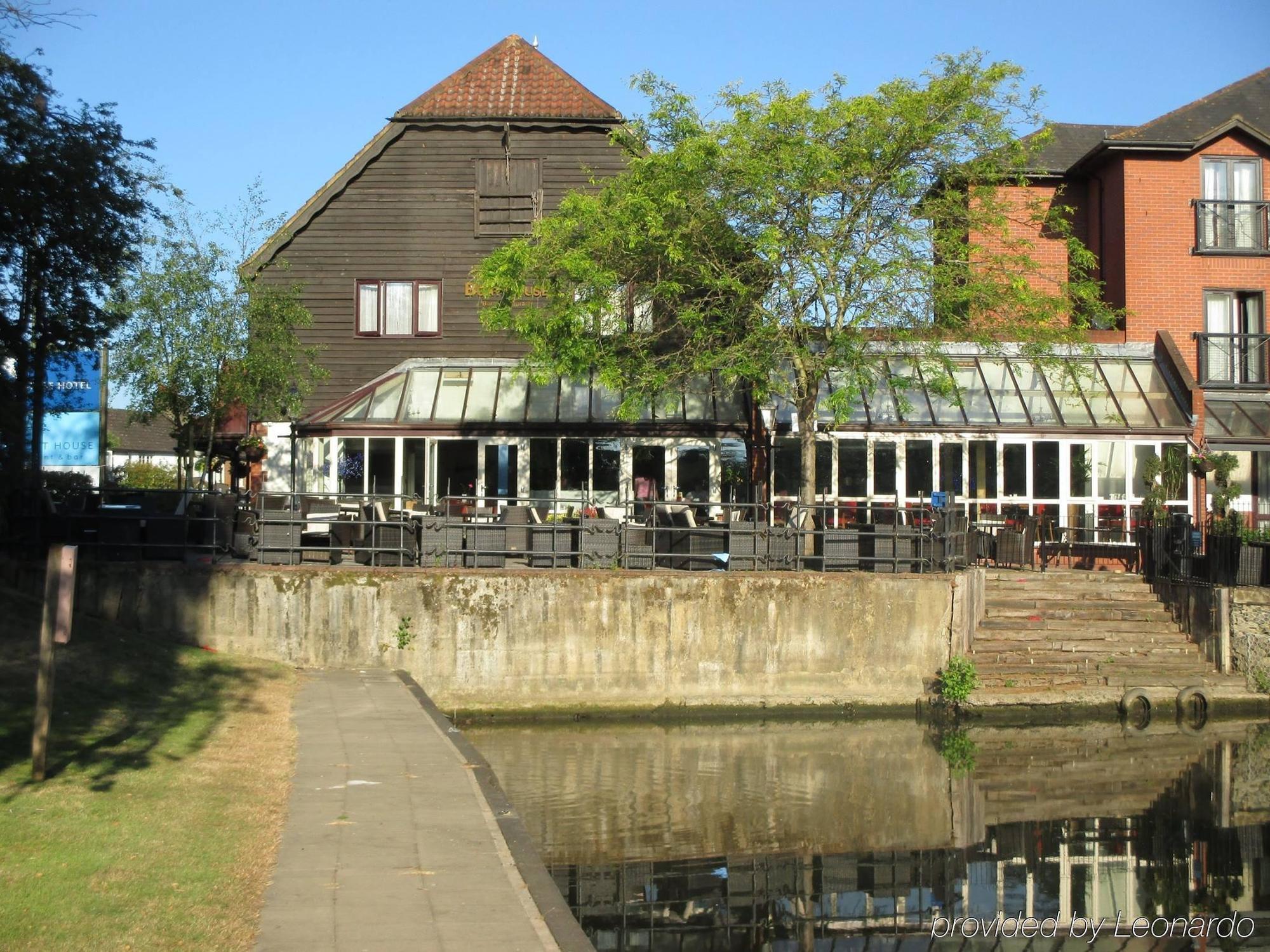 The Bridge Hotel Chertsey Exterior foto