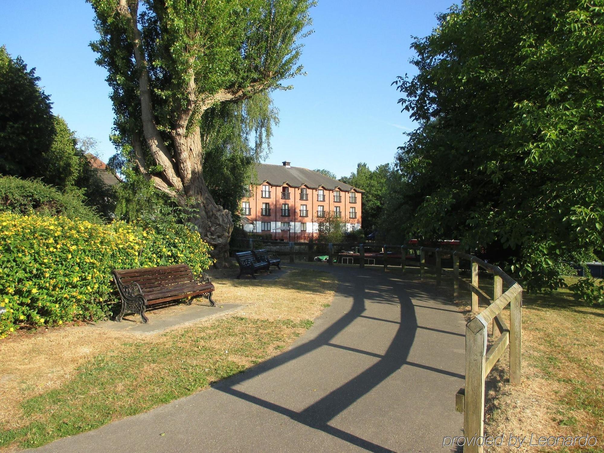 The Bridge Hotel Chertsey Exterior foto