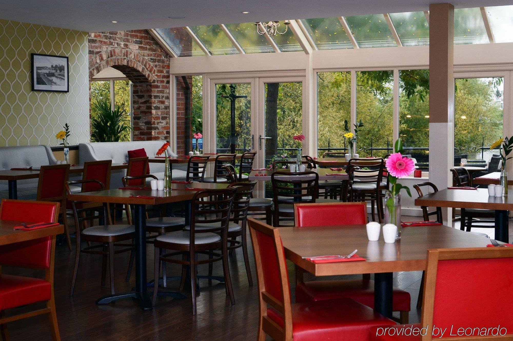 The Bridge Hotel Chertsey Exterior foto