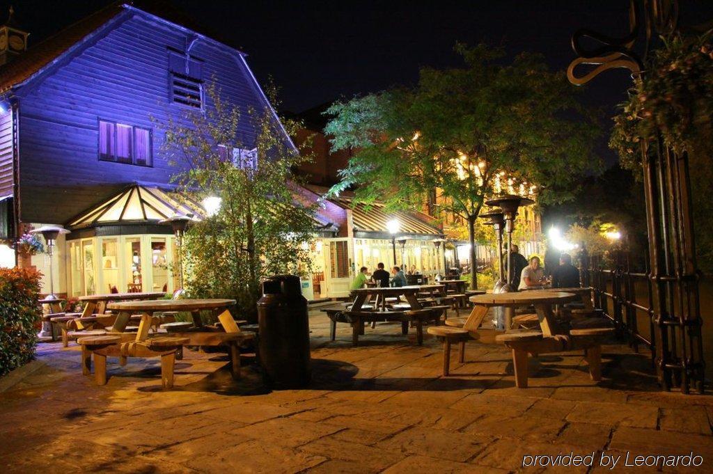 The Bridge Hotel Chertsey Exterior foto