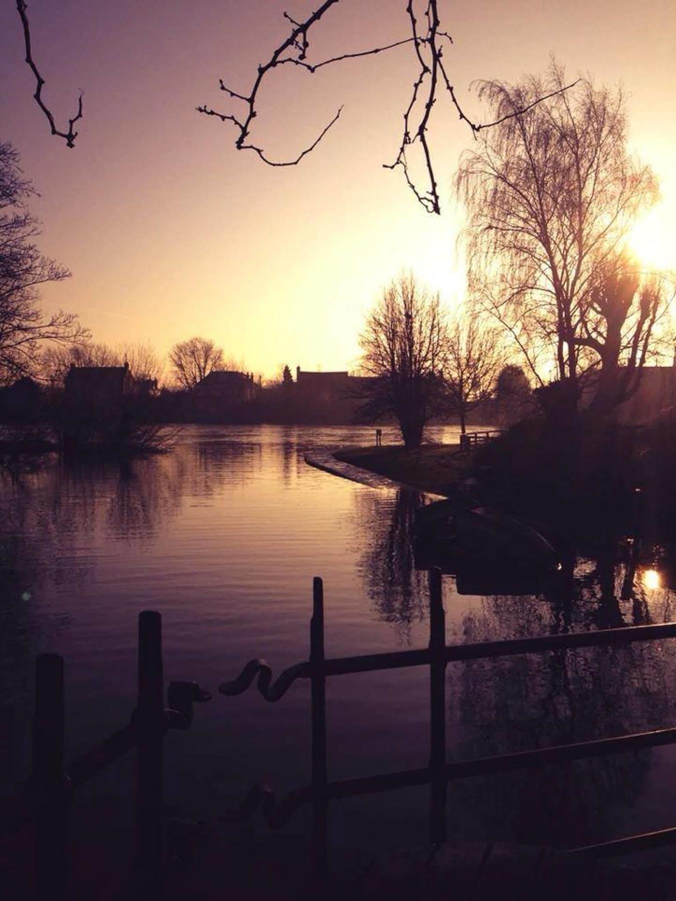 The Bridge Hotel Chertsey Exterior foto