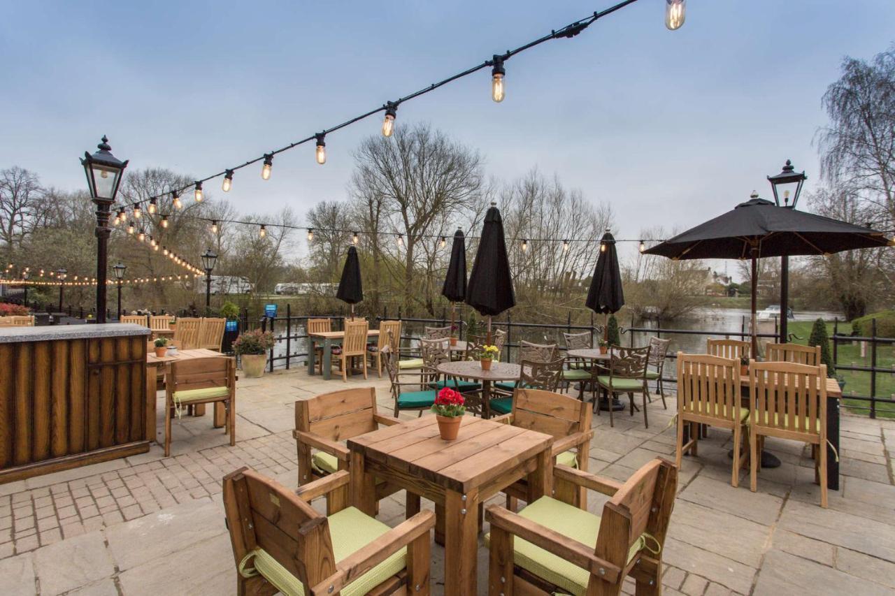 The Bridge Hotel Chertsey Exterior foto