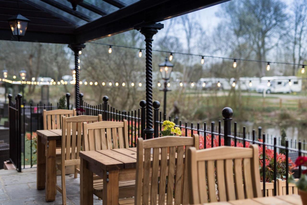 The Bridge Hotel Chertsey Exterior foto