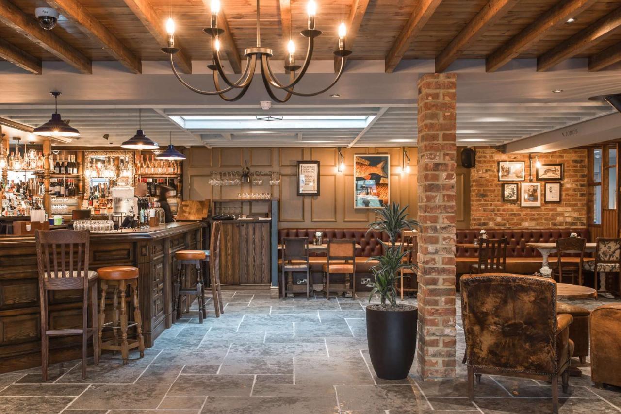 The Bridge Hotel Chertsey Exterior foto